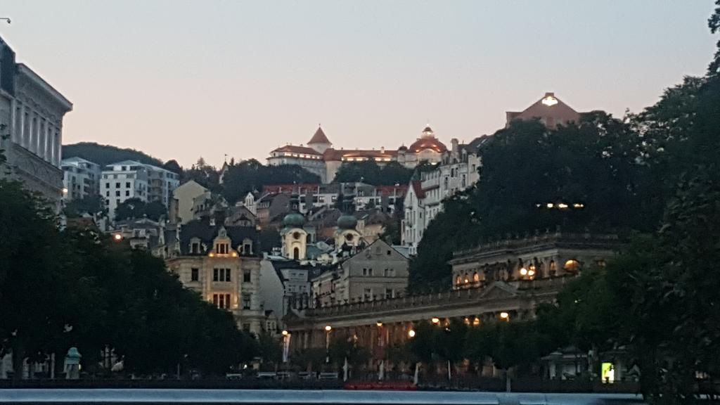 App Karlovy Vary Habitación foto